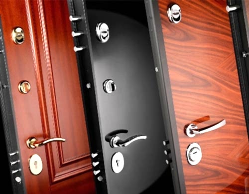 Установка входной металлической двери с зимним утеплением.