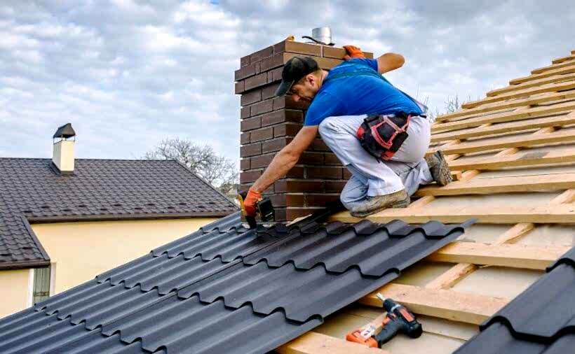 Металлочерепица. Покрытие: полиэстер, с гарантией качества 15 лет, толщина стали 0,5 мм.