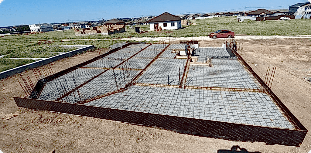 Заливка фундамента. Начало строительства Заливка фундамента. Начало строительства